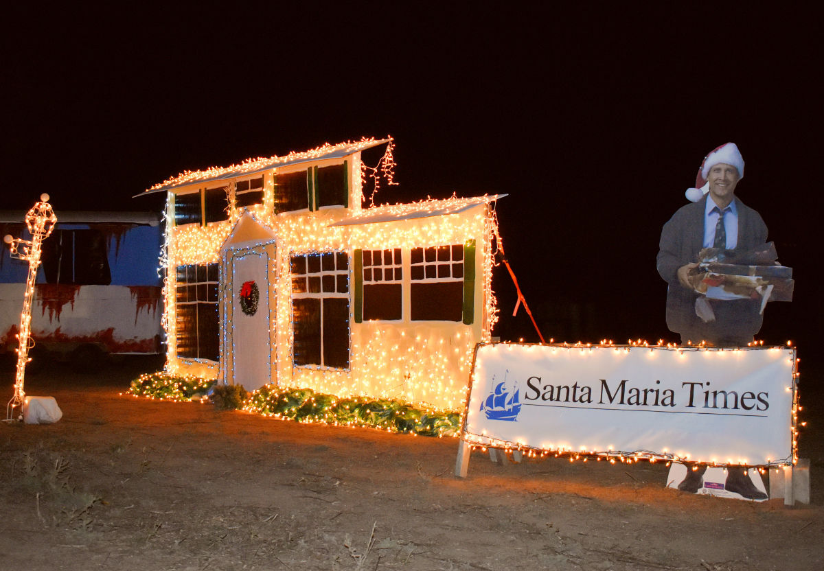 112820-smt-news-elks-christmas-007.jpg
